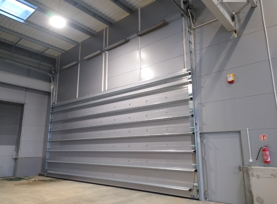 Bramy segmentowe przemysłowe